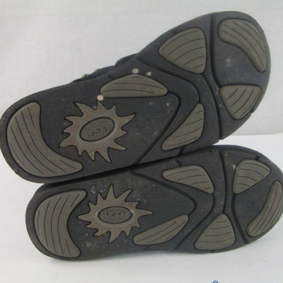 Ugg Avondale boots black with stud design size 7 - Picture 6 of 7